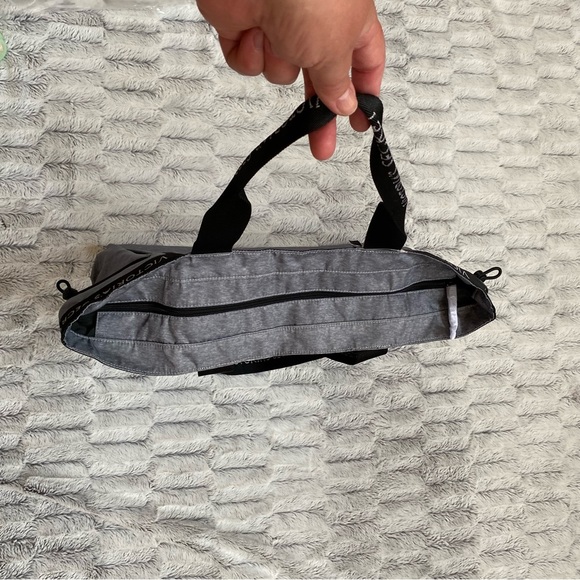 NWT Victoria’s Secret Sport Cinch Tote - Picture 6 of 8